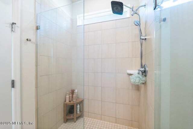 bathroom featuring a tile shower