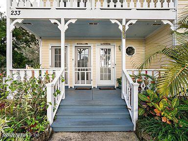 doorway to property with covered porch