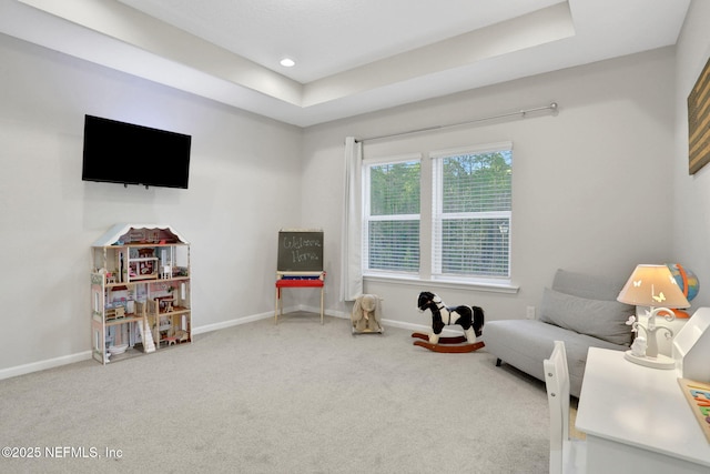 living area with carpet, a tray ceiling, baseboards, and recessed lighting