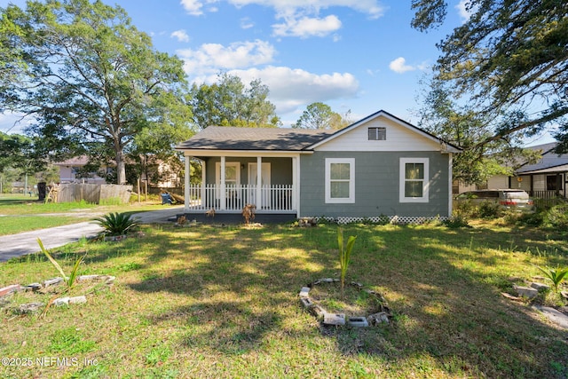 view of front of property featuring a front lawn and a porch