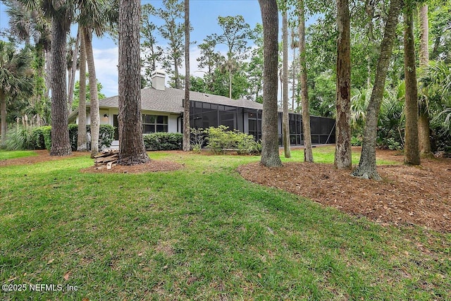 view of green lawn