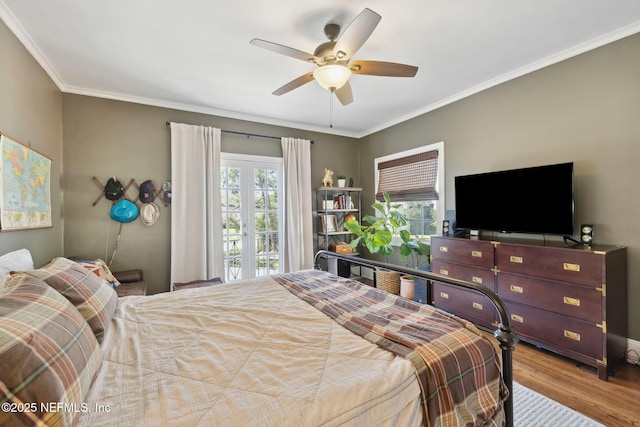 bedroom with ceiling fan, light hardwood / wood-style floors, and crown molding