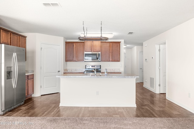 kitchen featuring appliances with stainless steel finishes, sink, dark hardwood / wood-style flooring, and an island with sink