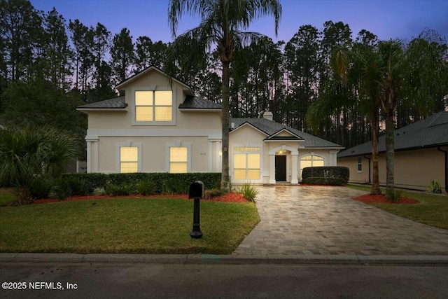 view of front of house featuring a lawn