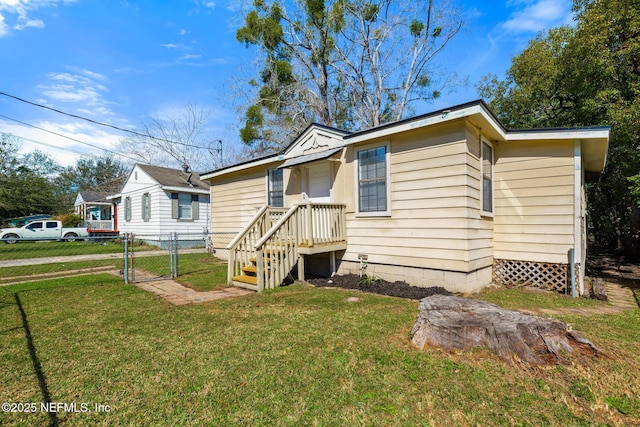 view of front of house featuring crawl space, a gate, fence, and a front yard