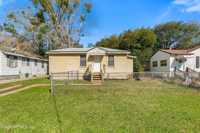 view of front of home featuring a front lawn