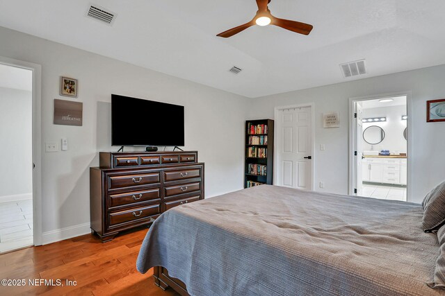 994 Lakeridge Dr, Orange Park, FL 32065 - bedroom featuring light wood-type flooring, connected bathroom, visible vents, and baseboards