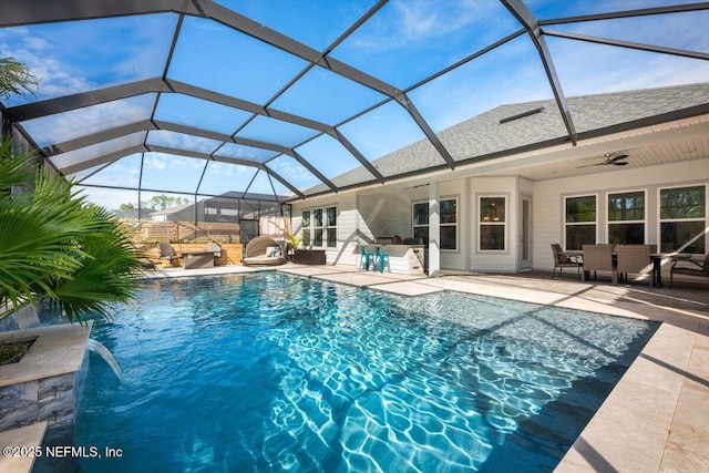 outdoor pool featuring a ceiling fan, a lanai, and a patio