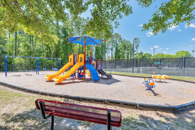 95384 Bermuda Dr, Fernandina Beach, FL 32034 - community jungle gym with fence