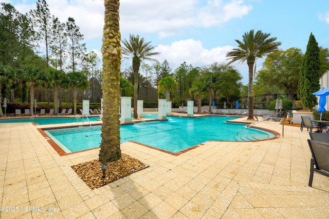95384 Bermuda Dr, Fernandina Beach, FL 32034 - community pool featuring fence and a patio area