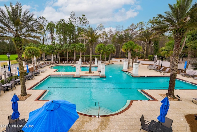 95384 Bermuda Dr, Fernandina Beach, FL 32034 - community pool with fence and a patio area