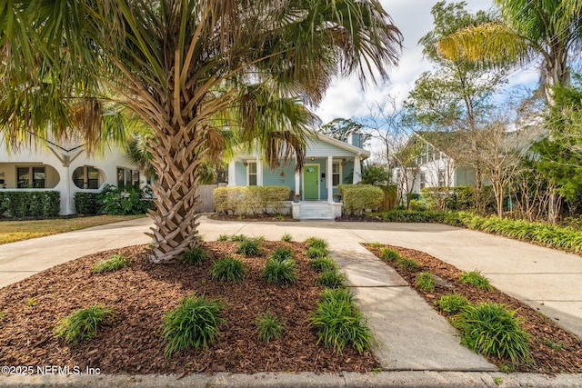 view of front of property featuring driveway