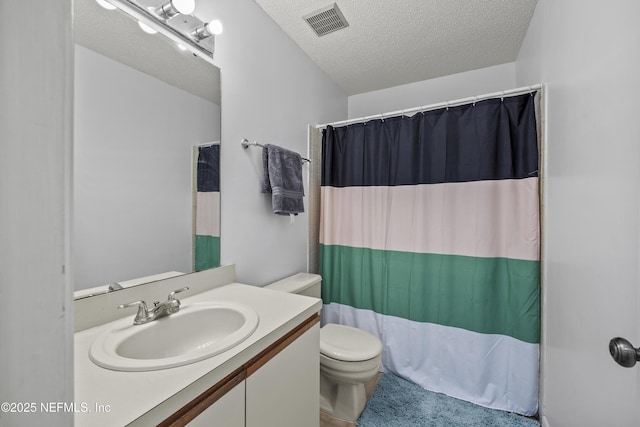 full bathroom featuring visible vents, toilet, a shower with shower curtain, a textured ceiling, and vanity