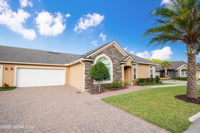 view of front of home featuring a front yard and a garage