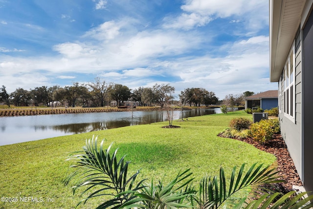 view of yard featuring a water view