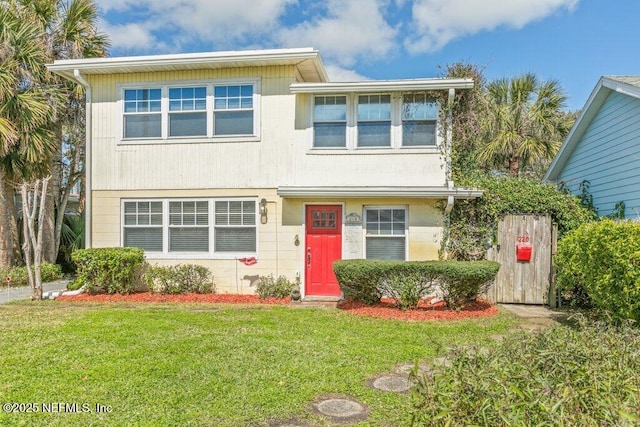 view of front of house featuring a front yard