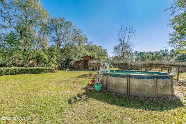 view of yard featuring a shed