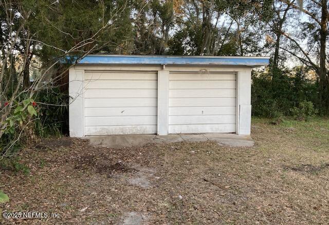 view of detached garage