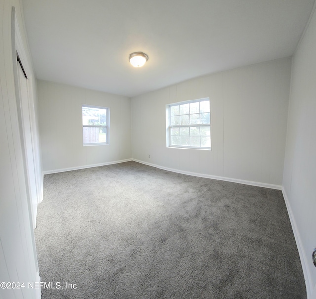 view of carpeted spare room