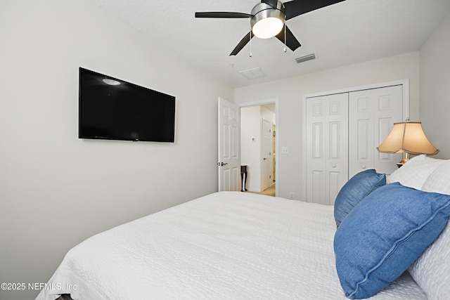 bedroom with ceiling fan, a closet, and visible vents