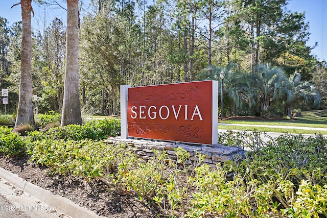 view of community / neighborhood sign