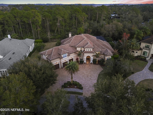 bird's eye view featuring a wooded view