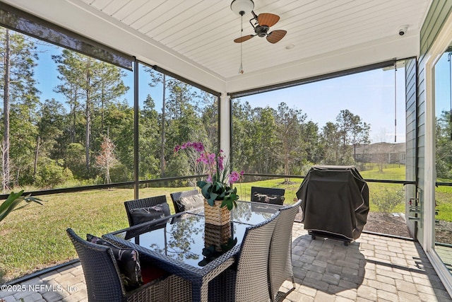 sunroom with a ceiling fan