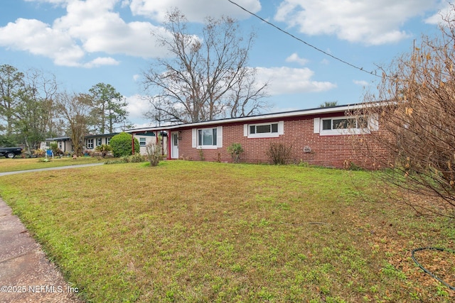 single story home featuring brick siding and a front yard