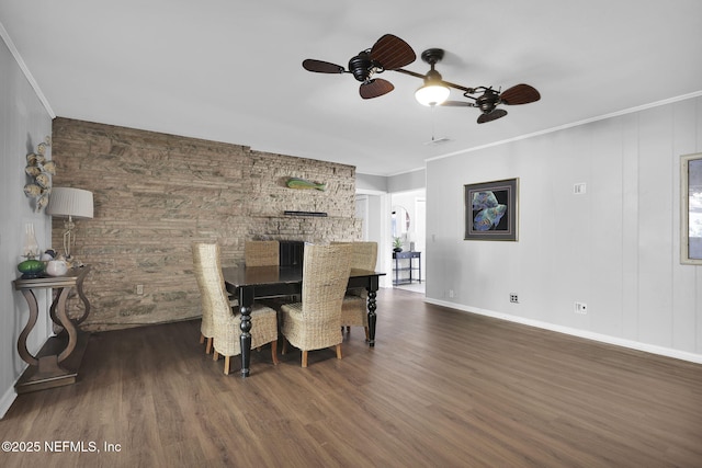 dining room with visible vents, a ceiling fan, baseboards, ornamental molding, and dark wood-style floors