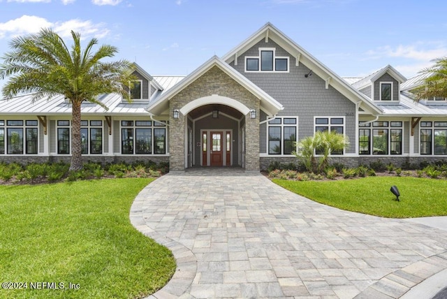 view of front of house featuring a front lawn