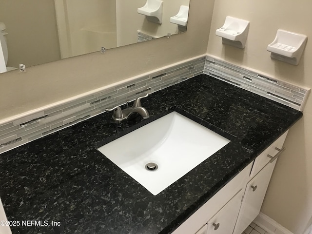 bathroom featuring tasteful backsplash and vanity