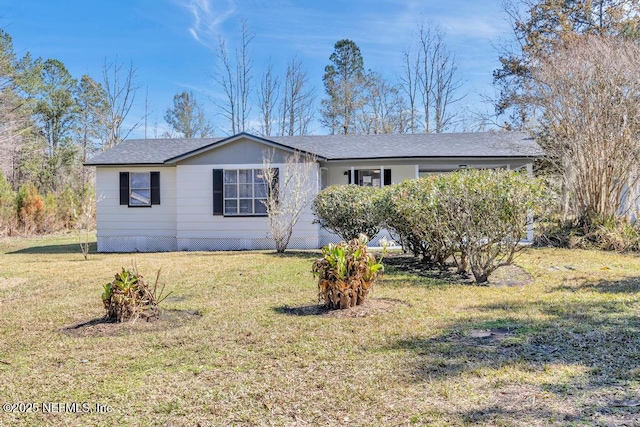 view of front of house with a front yard