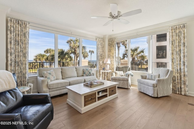 sunroom with ceiling fan