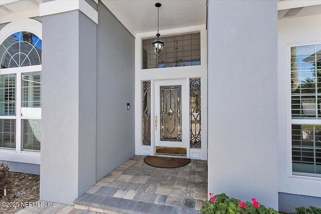 view of exterior entry featuring stucco siding