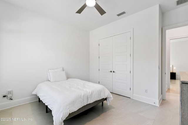 bedroom featuring a closet, visible vents, and baseboards