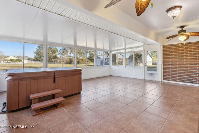 sunroom with ceiling fan