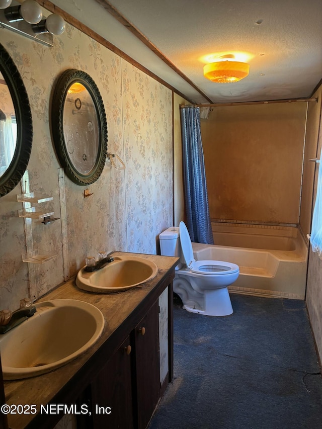 full bathroom featuring a textured ceiling, toilet, a sink, shower / tub combo with curtain, and wallpapered walls