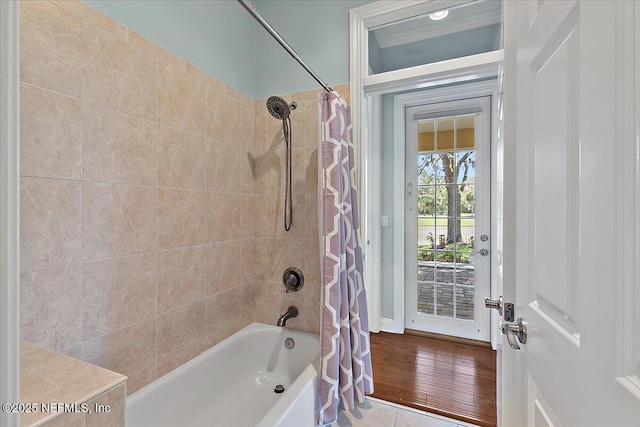 bathroom featuring shower / bath combo