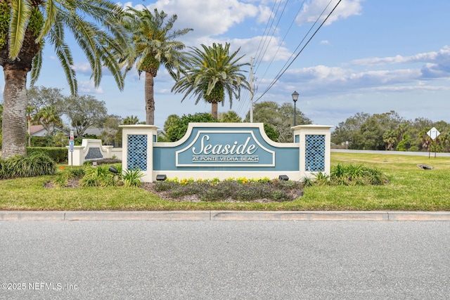 community / neighborhood sign with a yard