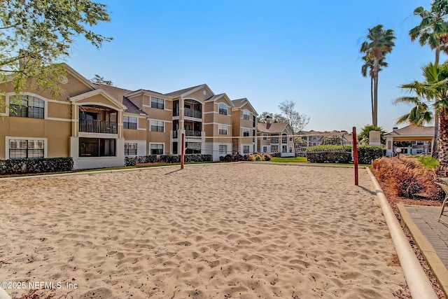 surrounding community with volleyball court