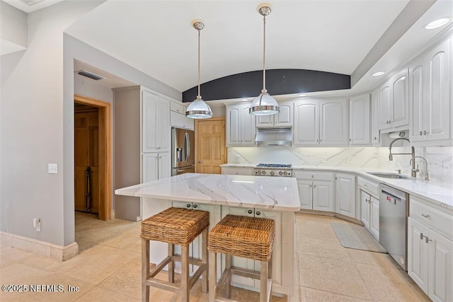 kitchen featuring visible vents, baseboards, lofted ceiling, stainless steel appliances, and a sink