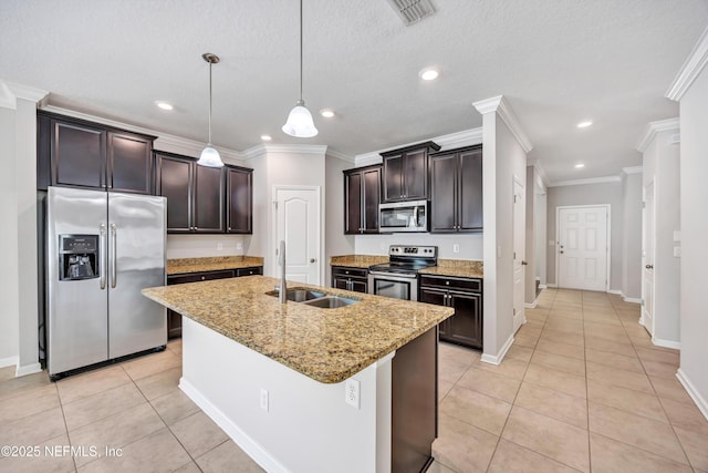 kitchen with light tile patterned floors, a kitchen island with sink, stainless steel appliances, a sink, and hanging light fixtures