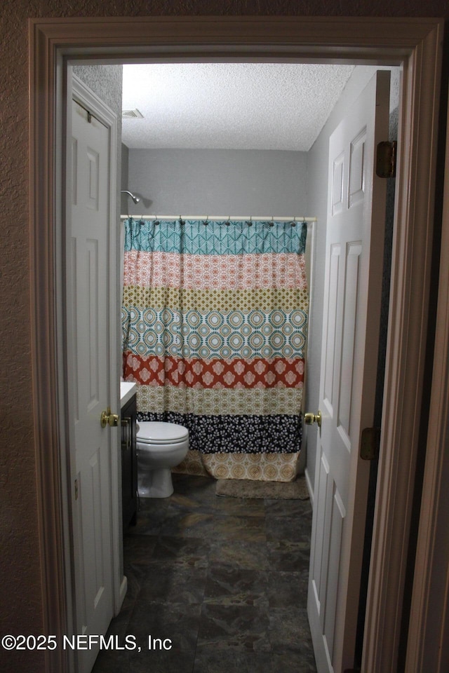 full bathroom with visible vents, toilet, vanity, a textured ceiling, and a shower with curtain