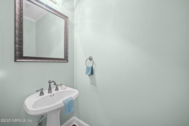 bathroom featuring a sink and baseboards