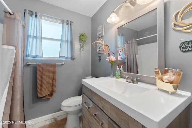 full bath with a shower with shower curtain, vanity, toilet, and baseboards