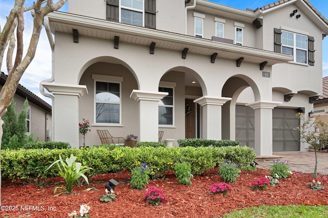 view of front facade featuring an attached garage and stucco siding