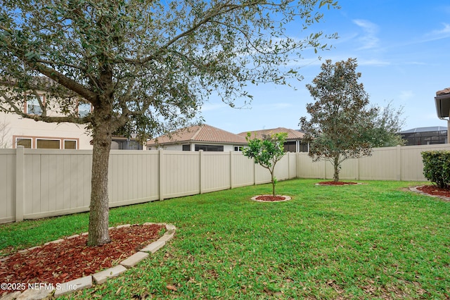 view of yard featuring a fenced backyard