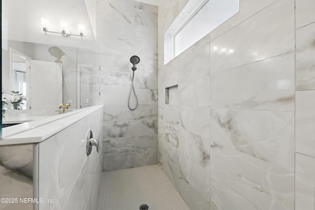 bathroom featuring tiled shower