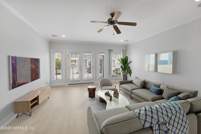 living area with recessed lighting, light wood-style flooring, ornamental molding, a ceiling fan, and baseboards