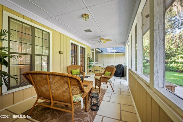 sunroom featuring a ceiling fan